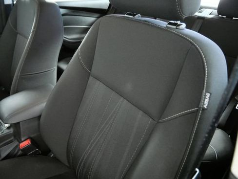 Used 2016 Ford Focus SE w/ SE Sport Package FWD image 18