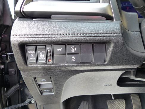 Used 2024 Honda Odyssey Sport image 25