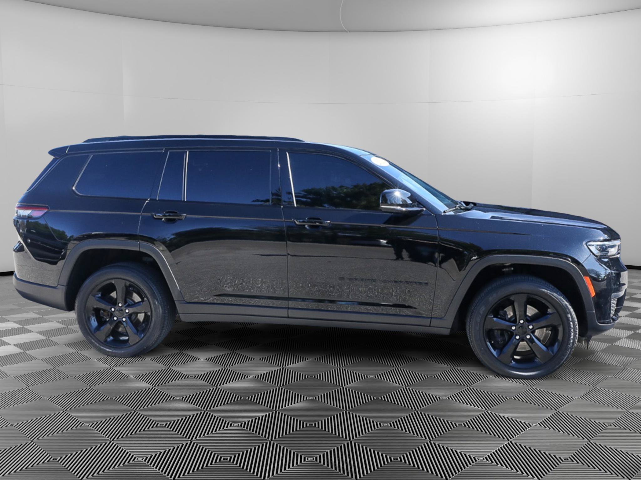Used 2023 Jeep Grand Cherokee L Laredo AWD/4WD image 9