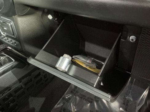 Used 2020 Jeep Wrangler Unlimited Sahara AWD/4WD image 31