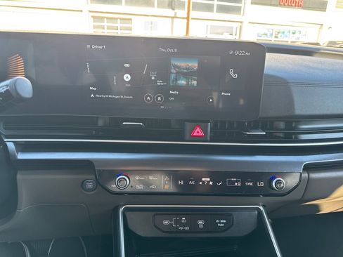 Certified 2025 Kia Carnival image 19