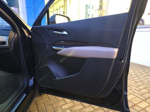 Used 2025 Cadillac XT4 Premium Luxury image 27