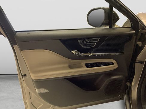 Used 2020 Lincoln Corsair AWD image 13