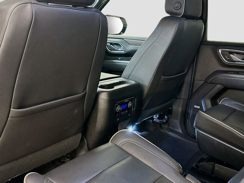 Used 2023 Chevrolet Suburban Premier image 28