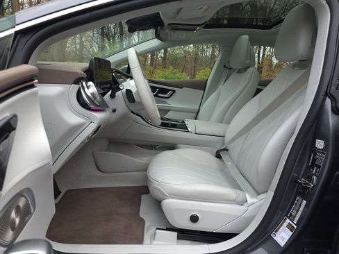 Used 2023 Mercedes-Benz EQE 350+ Sedan image 11