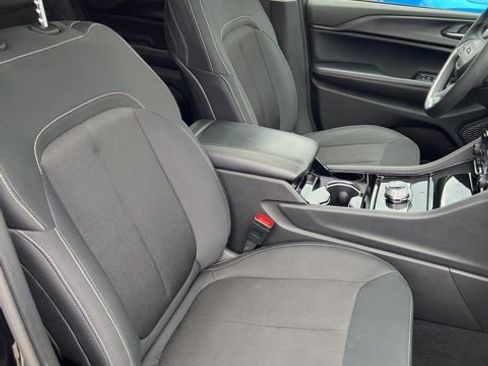 Certified 2023 Jeep Grand Cherokee Laredo w/ Luxury Tech Group I AWD/4WD image 18