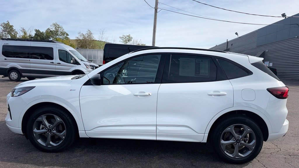 Used 2023 Ford Escape ST-Line w/ Tech Pack #1 AWD/4WD image 4