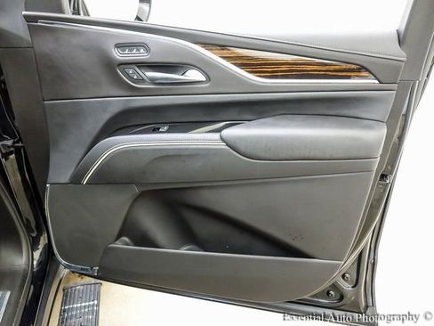 Used 2022 Cadillac Escalade Premium Luxury image 28