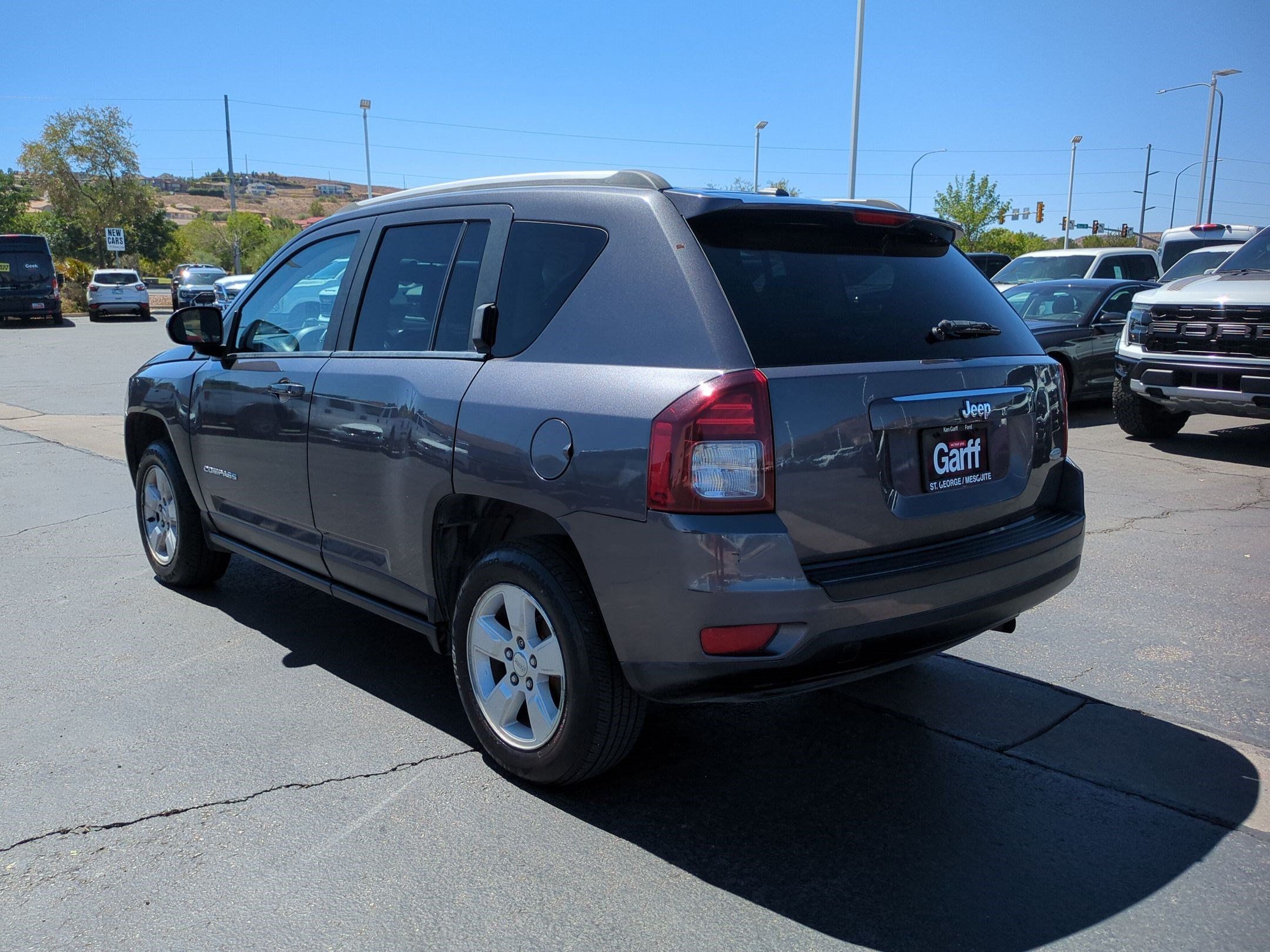 Used 2017 Jeep Compass Latitude FWD image 6