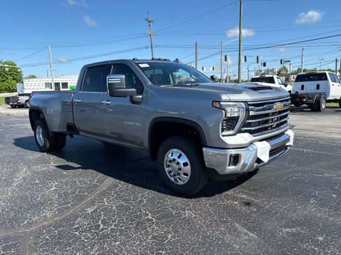 New 2026 Chevrolet Silverado 3500 LTZ w/ LTZ Plus Package AWD/4WD image 6