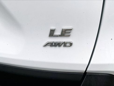 Used 2023 Toyota RAV4 LE AWD/4WD image 8