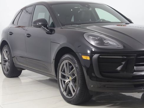 Used 2025 Porsche Macan image 49