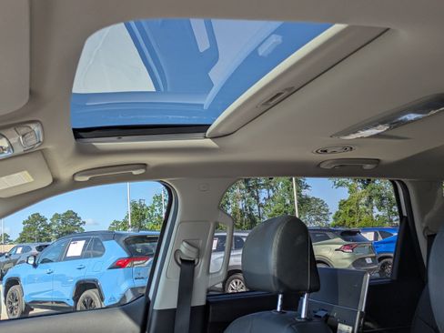 Used 2022 Kia Telluride EX w/ EX Premium Package FWD image 12