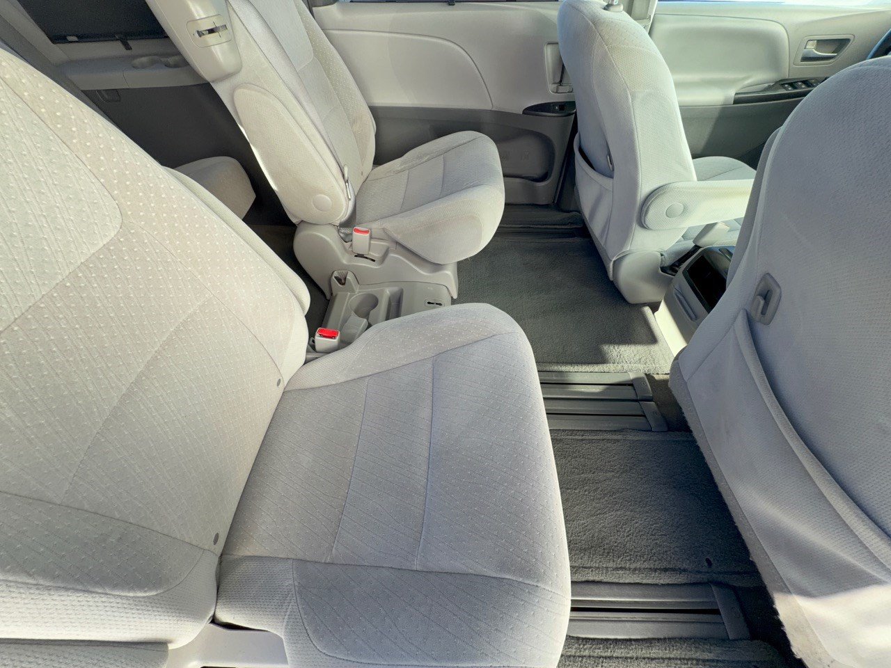 Used 2015 Toyota Sienna LE FWD image 29