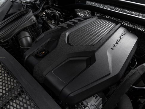 Certified 2025 Porsche Macan image 36