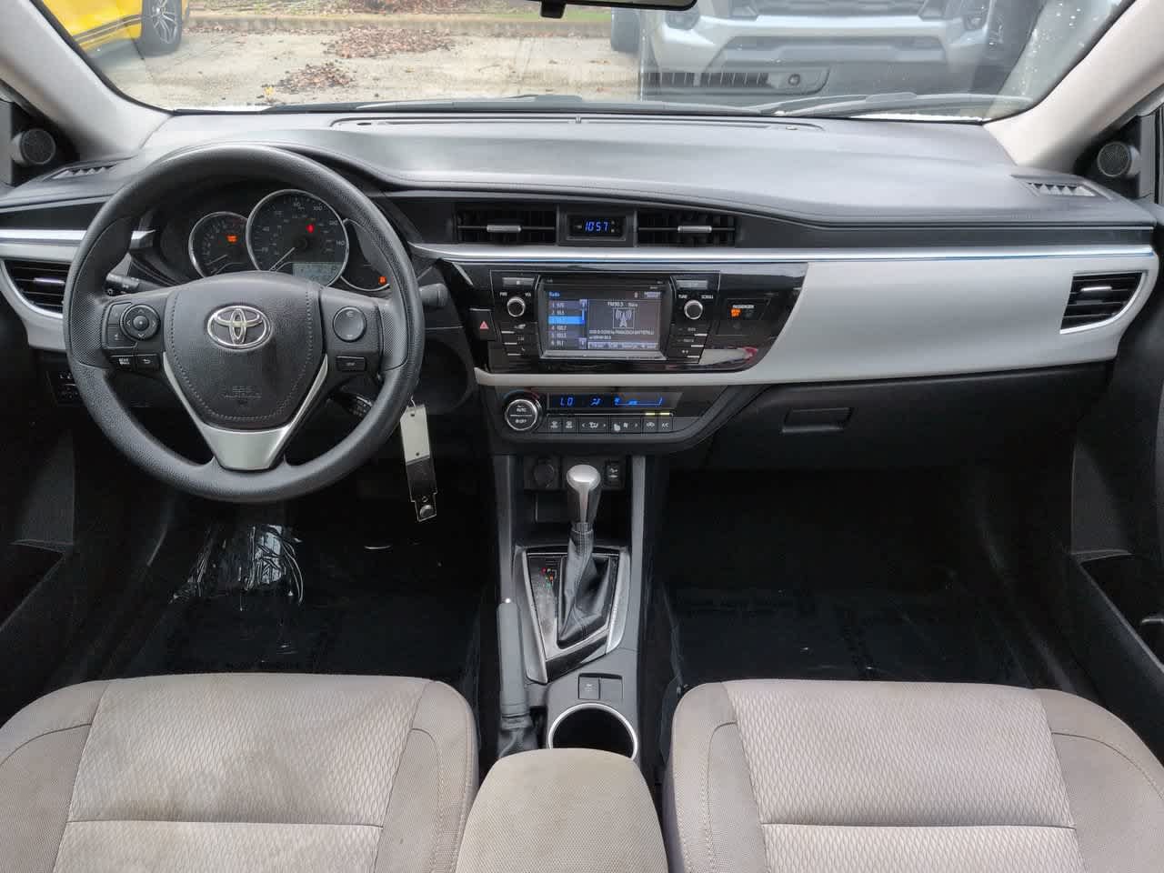 Used 2015 Toyota Corolla LE FWD image 14