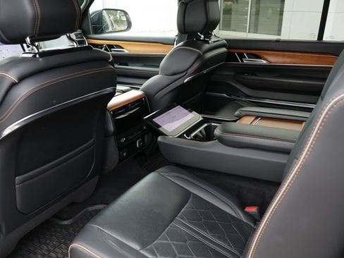 Used 2024 Jeep Grand Wagoneer L Series III AWD/4WD image 12