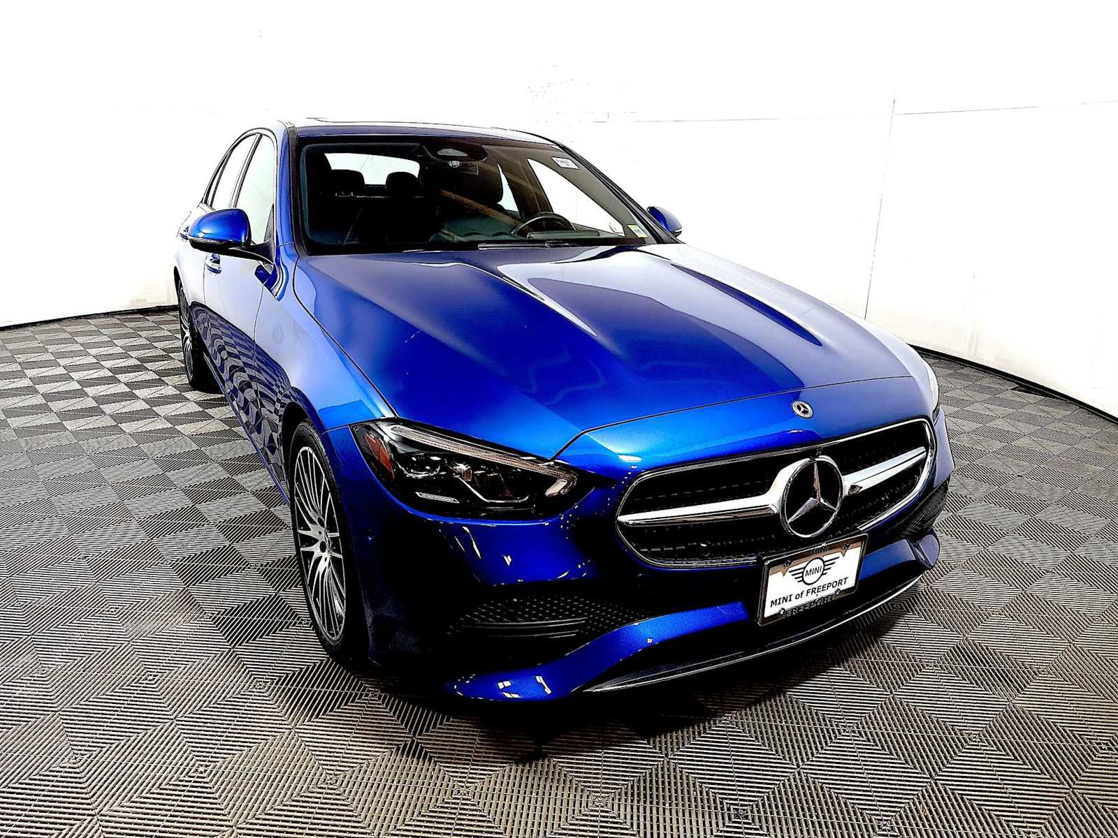 Used 2023 Mercedes-Benz C 300 4MATIC Sedan image 2