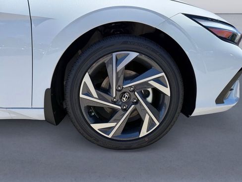 New 2026 Hyundai Elantra Limited FWD image 9