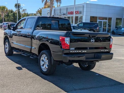 Used 2024 Nissan Titan SV w/ SV Convenience Package image 5