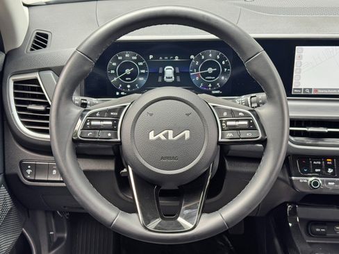 Used 2024 Kia Seltos EX AWD/4WD image 19