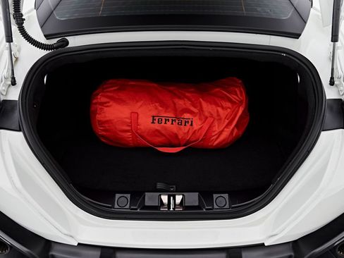 Used 2022 Ferrari Roma RWD image 33
