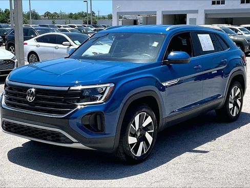 Certified 2025 Volkswagen Atlas Cross Sport SE FWD image 9