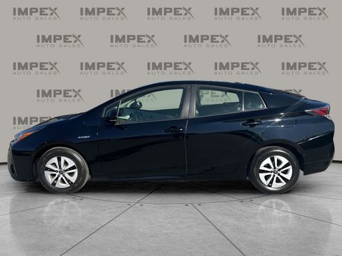 Used 2018 Toyota Prius Three image 2