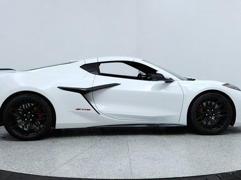 Used 2023 Chevrolet Corvette Z06 RWD image 6
