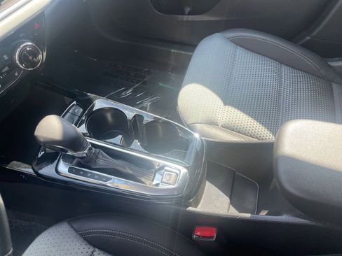 Used 2025 Chevrolet Trax LT w/ LT Convenience Package image 42