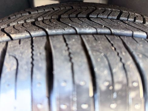 Used 2021 Chevrolet Bolt Premier w/ Infotainment Package image 27