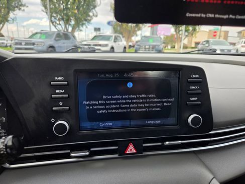 Used 2021 Hyundai Elantra SE FWD image 25