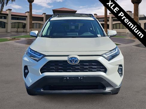 Used 2022 Toyota RAV4 XLE Premium image 3