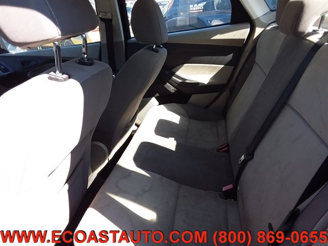 Used 2012 Ford Focus SE w/ SE Winter Pkg FWD image 7