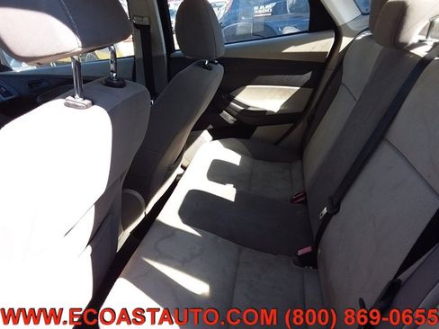 Used 2012 Ford Focus SE w/ SE Winter Pkg image 7