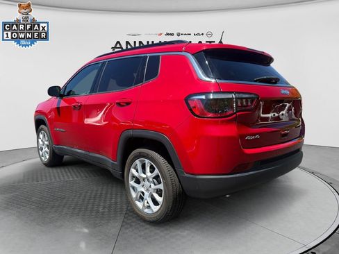 Used 2023 Jeep Compass Latitude AWD/4WD image 3