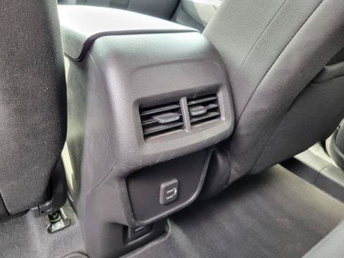 Used 2024 Chevrolet Equinox LT FWD image 25