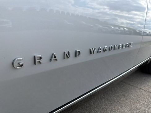 Used 2023 Jeep Grand Wagoneer Series II AWD/4WD image 9