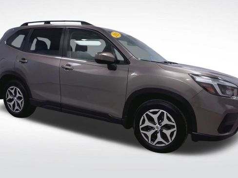 Used 2021 Subaru Forester Premium image 2