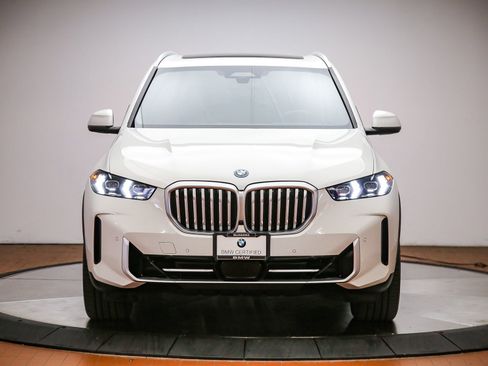Certified 2024 BMW X5 xDrive50e w/ Premium Package AWD/4WD image 7