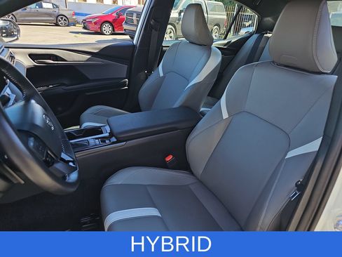 Used 2025 Toyota Camry SE FWD image 14