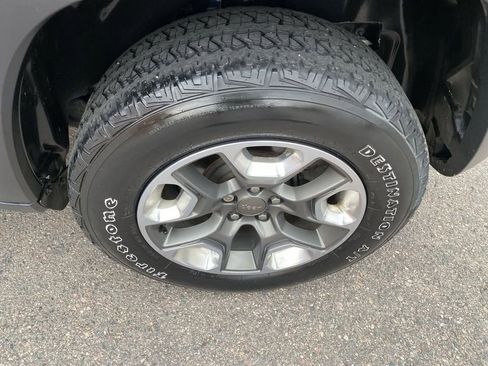 Used 2019 Jeep Cherokee Trailhawk w/ Cold Weather Group AWD/4WD image 18