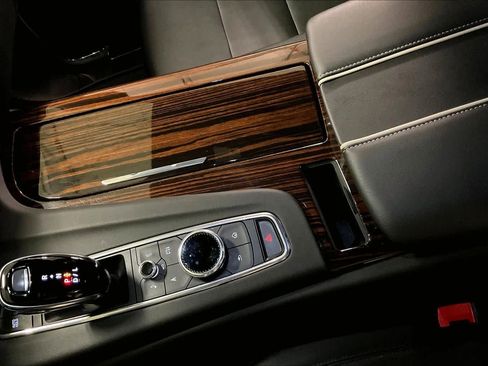 Used 2022 Cadillac Escalade ESV Luxury image 16