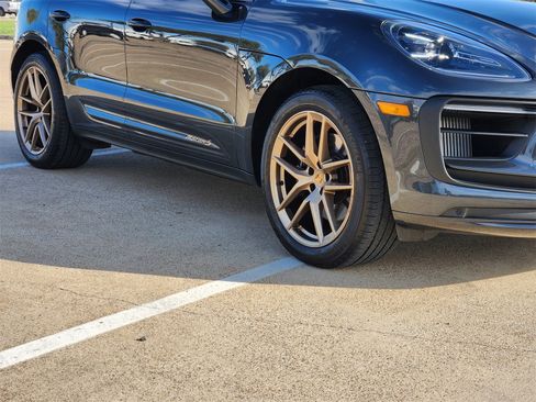 Used 2023 Porsche Macan S w/ Sport Chrono Package image 11