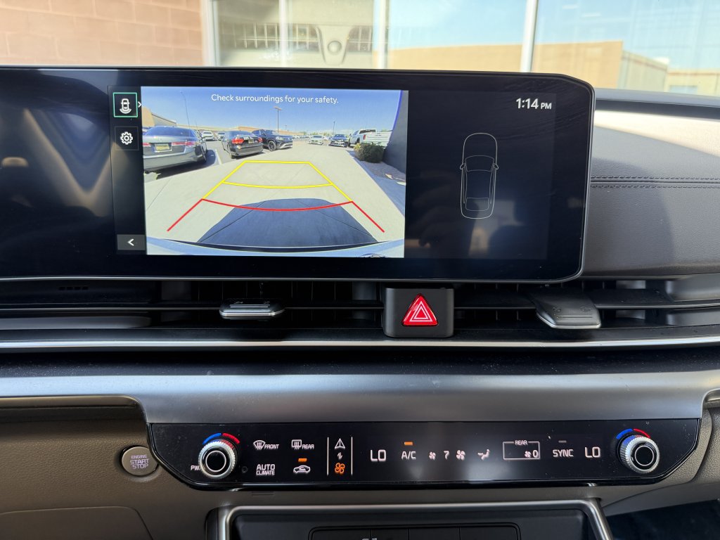 Used 2025 Kia Carnival LX FWD image 19