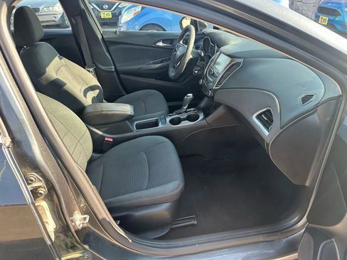 Used 2017 Chevrolet Cruze LT image 13
