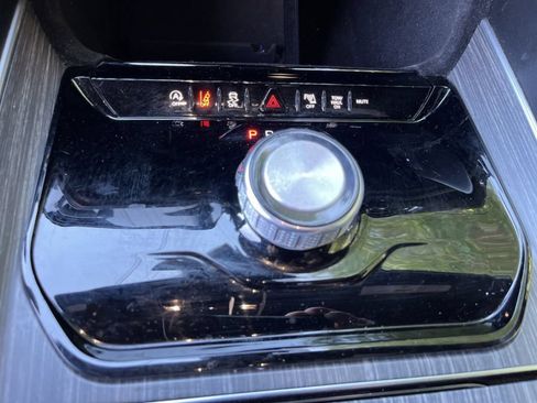 Used 2024 Jeep Wagoneer L Series II RWD image 20