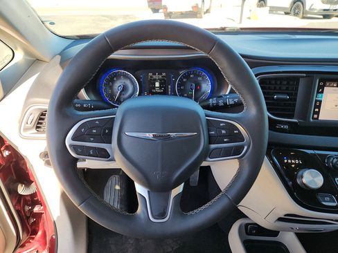 Used 2023 Chrysler Voyager LX image 16