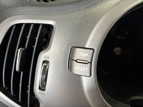 Used 2015 Kia Sportage LX FWD image 19