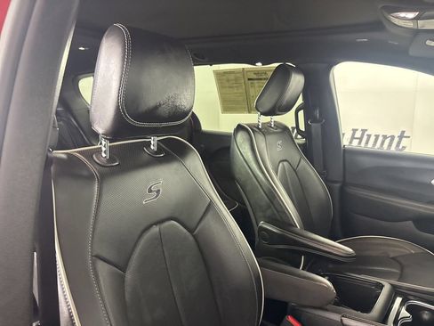 Used 2025 Chrysler Pacifica Limited FWD image 30